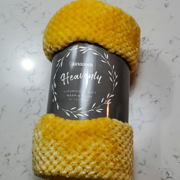 Kirklands Other - NEW throw blanket